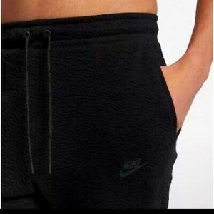 Nike Men’s Small Tech Pack Texture Joggers Black